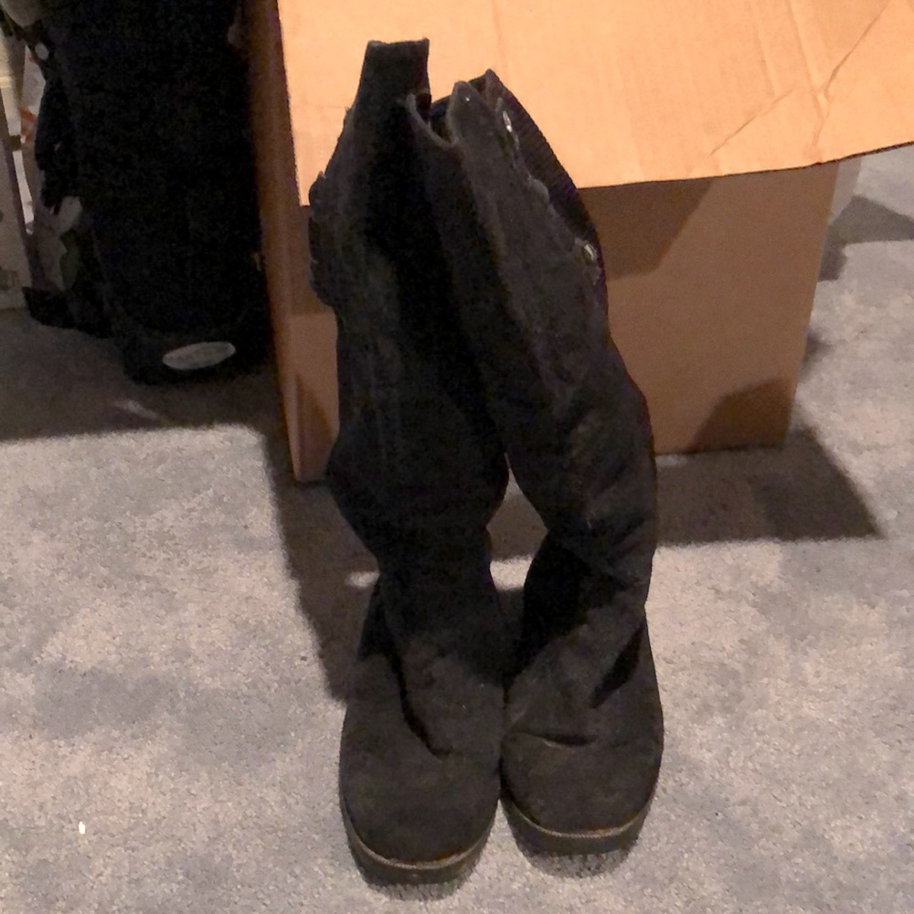 Mixed Blues Size 5.5M Black Swede Leather Boots
